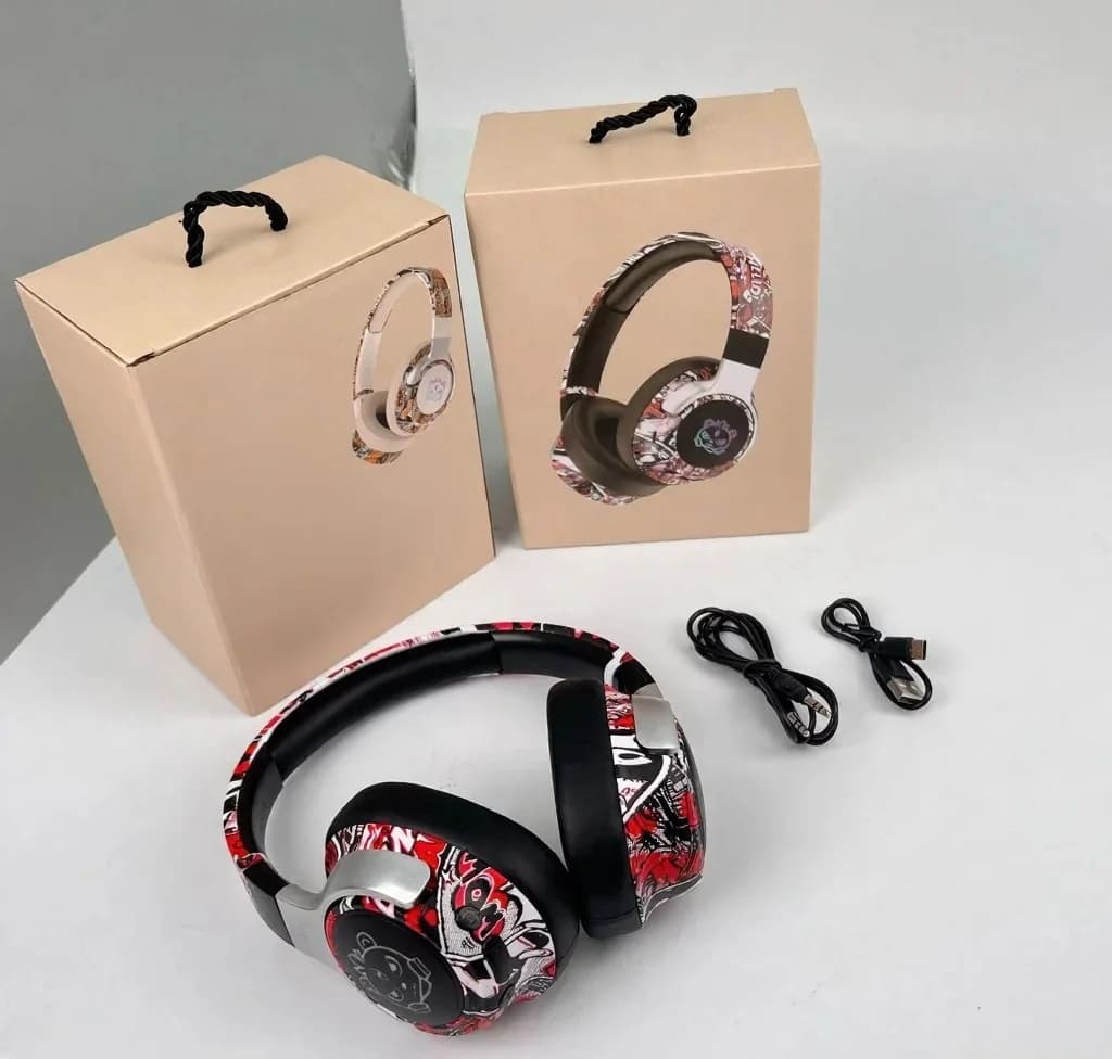 Auriculares Inalámbricos Circumaurales Estilo Graffiti con Radio FM y Larga Duración de Batería