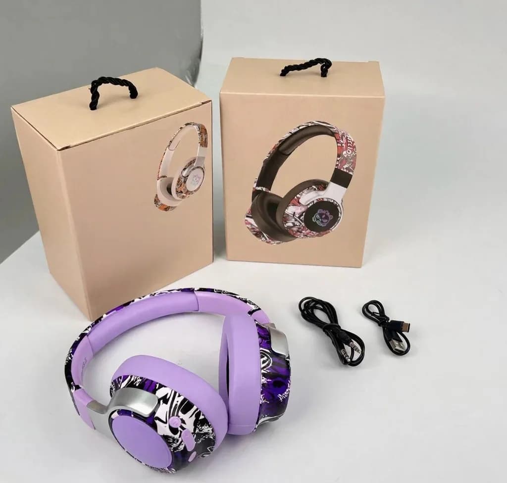 Auriculares Inalámbricos Circumaurales Estilo Graffiti con Radio FM y Larga Duración de Batería