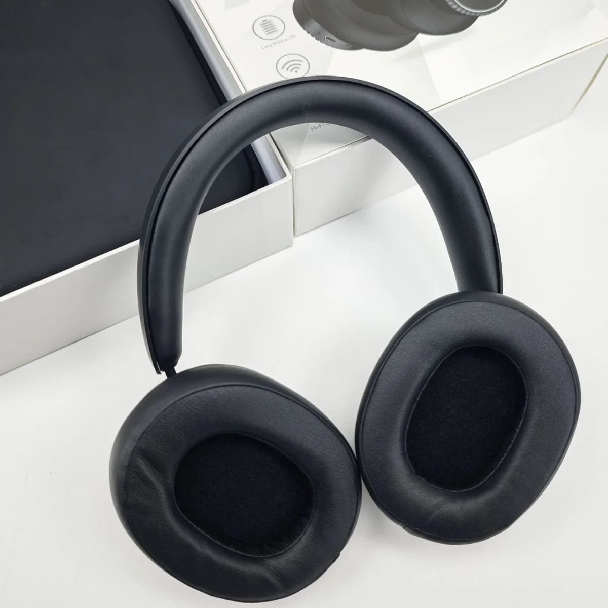 Auriculares Inalámbricos Bluetooth Circumaurales con Cancelación de Ruido y Estuche