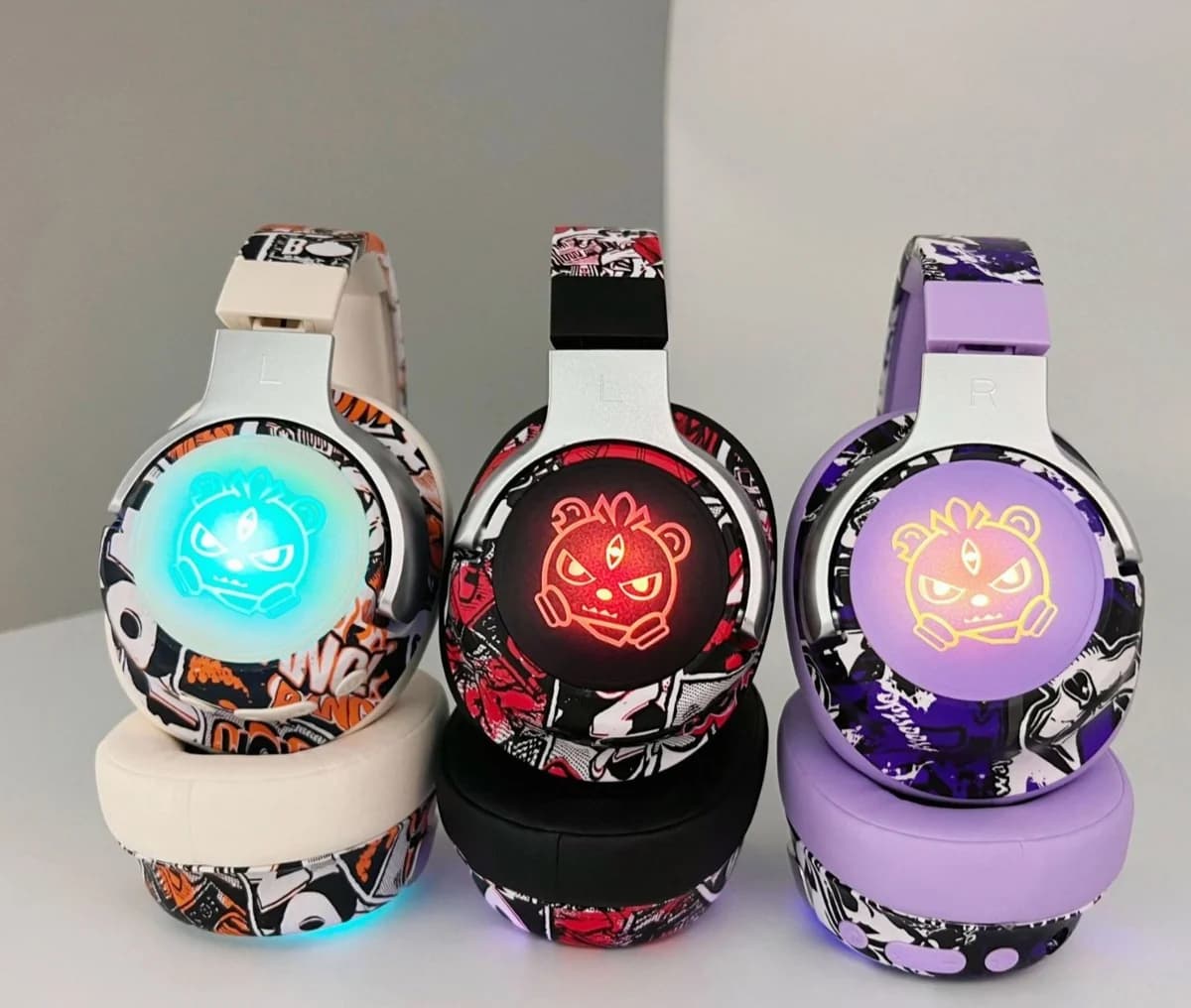 Auriculares Bluetooth supraaurales estilo graffiti con luces RGB y micrófono